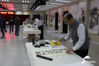 墨香潤(rùn)社區(qū) 書(shū)法名家與島城愛(ài)好者面對(duì)面藝術(shù)交流